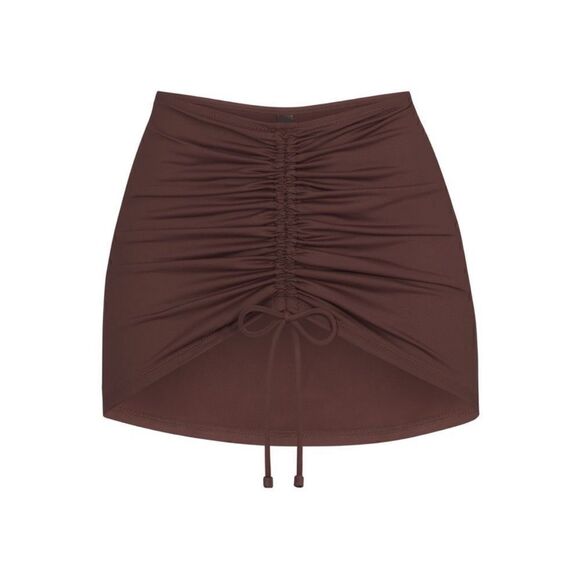 NWT SKIMS SIGNATURE SWIM RUCHED MINI SKIRT COCOA XS - Picture 1 of 6